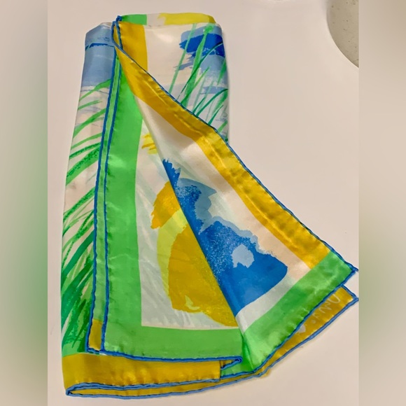 Vintage 1970s 28” x 28” Hand Rolled All Silk VERA NEUMANN Scarf Wrap Kerchief - Picture 13 of 14